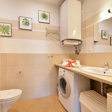 Aquamarina Seaview By Rent Like דירה *